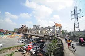 Phố Ngọc Lâm nối lên cầu Long Biên