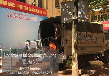 Cho thuê xe tải tại phố Hàng Hòm.