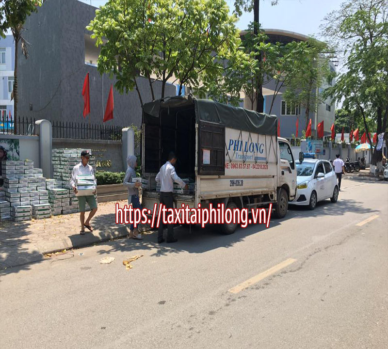 Phi Long taxi tải giá rẻ chất lượng cao tại phố Dịch Vọng